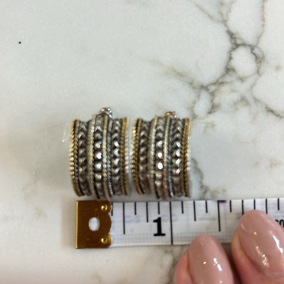 Braided cable huggie small hoop earrings - Picture 4 of 4